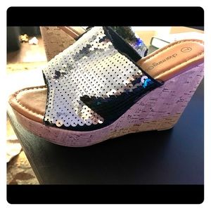 Sequin wedged heels - New Size 7